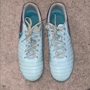 Nike tempo soccer cleats women’s size 7.5